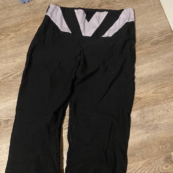 Cute Leggings with flare ends - Picture 1 of 3